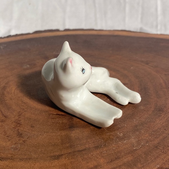 Vintage Abstract Cat Figurine with blue accents and unique look and shape - Picture 4 of 8